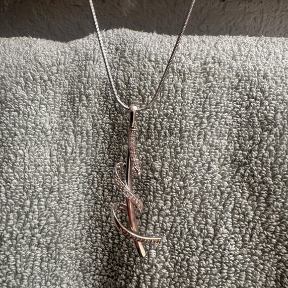 Elegant White Gold  Pendant Necklace with Diamonds - Picture 2 of 4